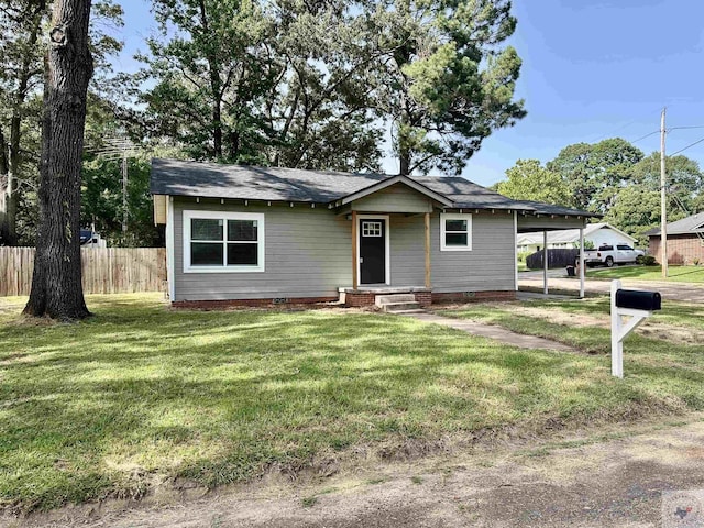 view of front of home featuring a front lawn and a carport