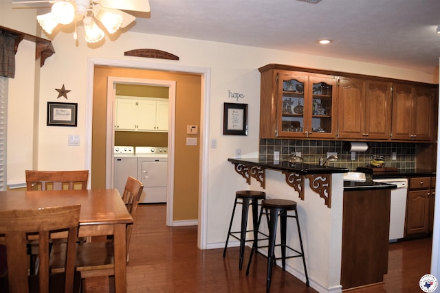6002 Forest Bnd, Texarkana, AR 71854 - dining room featuring washer and clothes dryer, dark wood-style floors, a ceiling fan, and recessed lighting