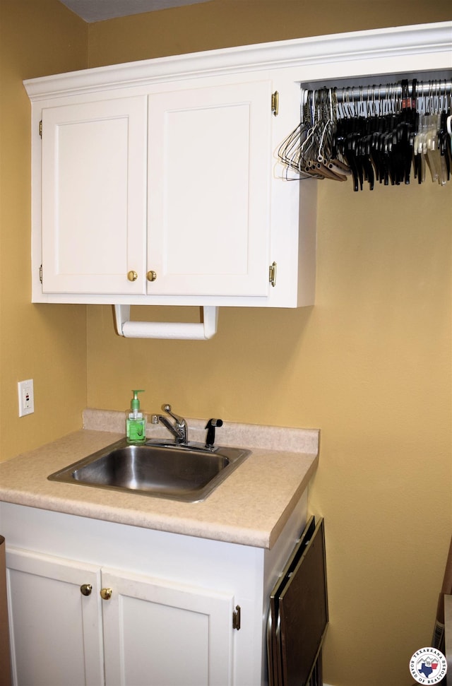 6002 Forest Bnd, Texarkana, AR 71854 - laundry area with a sink