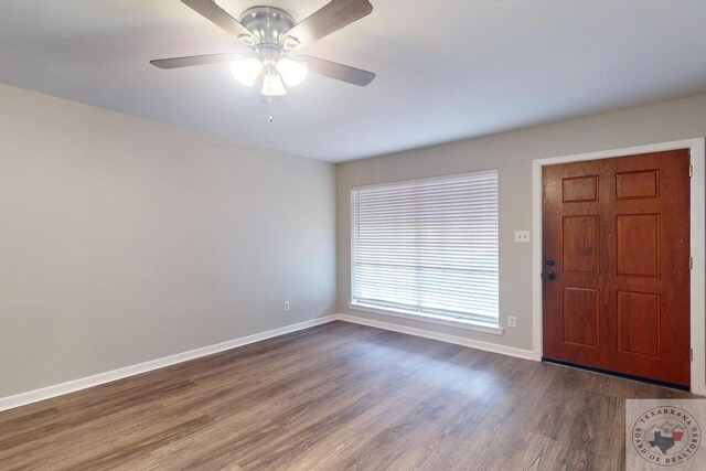 foyer entrance featuring ceiling fan and dark wood-type flooring