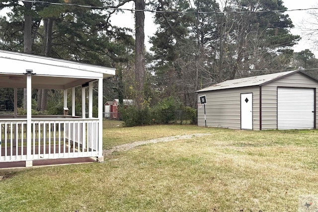 view of yard featuring a shed