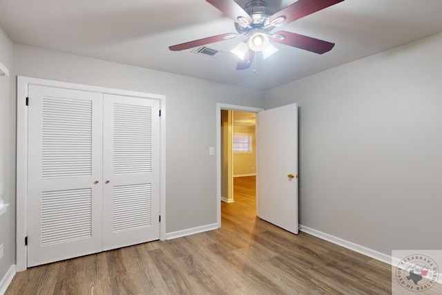 unfurnished bedroom featuring ceiling fan, a closet, and light wood-type flooring