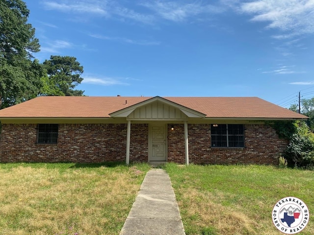 500 Wade Ln, Texarkana, TX 75501 - ranch-style house with a front yard, brick siding, and roof with shingles