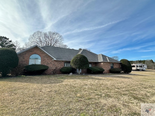 single story home with a front yard