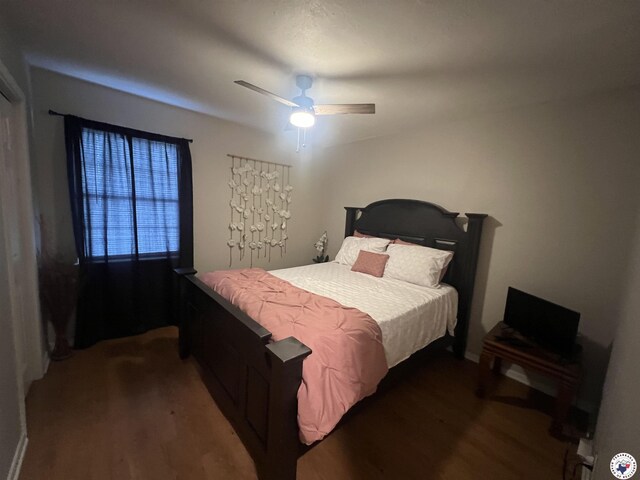 4801 Sanderson Ln, Texarkana, AR 71854 - bedroom with wood finished floors and a ceiling fan