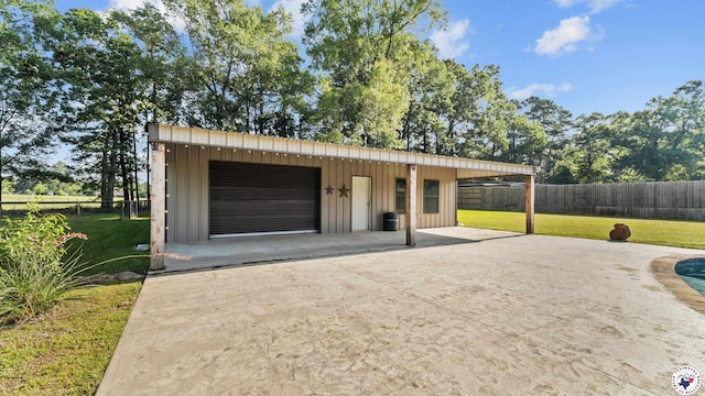 588 B K Pickering Dr, Texarkana, TX 75501 - garage featuring driveway and a detached garage