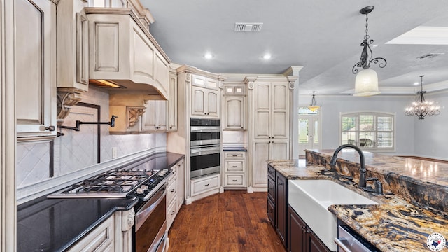 588 B K Pickering Dr, Texarkana, TX 75501 - kitchen with appliances with stainless steel finishes, a sink, cream cabinets, recessed lighting, and tasteful backsplash