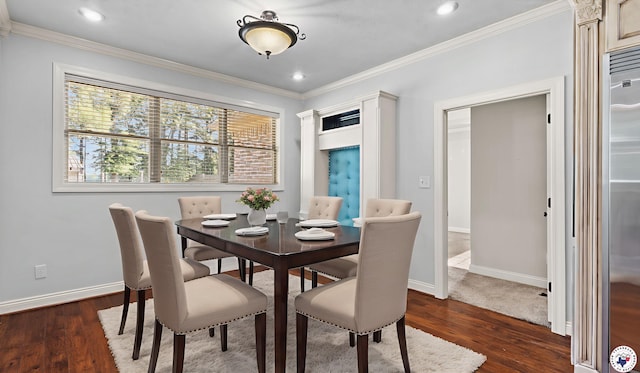 588 B K Pickering Dr, Texarkana, TX 75501 - dining space featuring dark wood-style floors, crown molding, baseboards, and recessed lighting