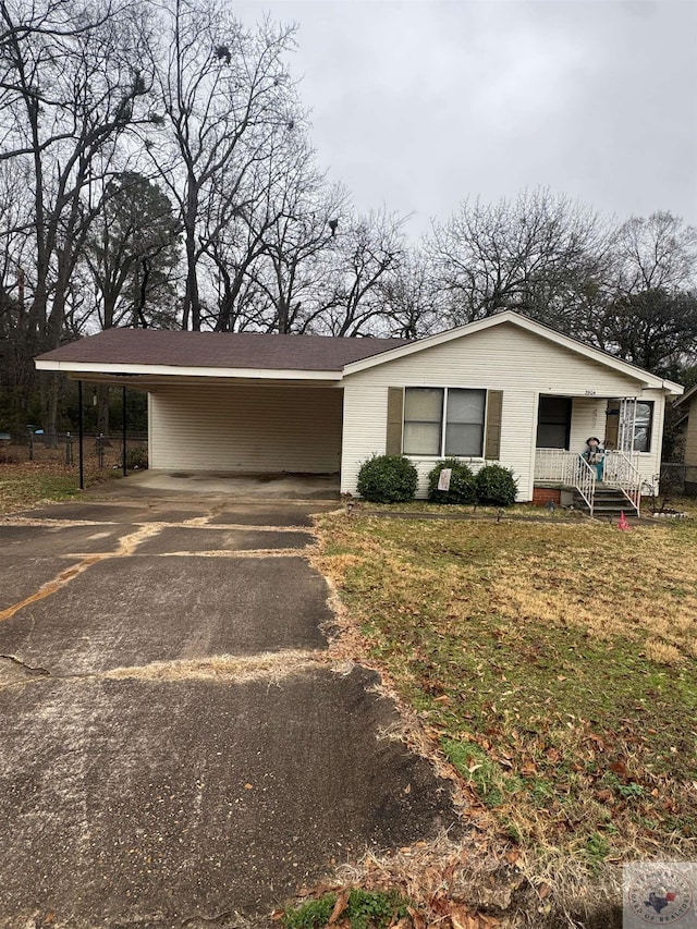 view of front of property featuring a carport and a front lawn