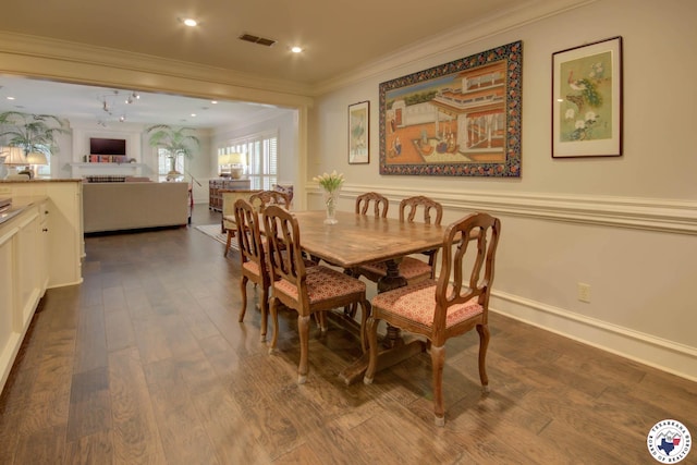 6 High Point Dr, Texarkana, TX 75503 - dining area featuring crown molding, dark wood-style flooring, and recessed lighting