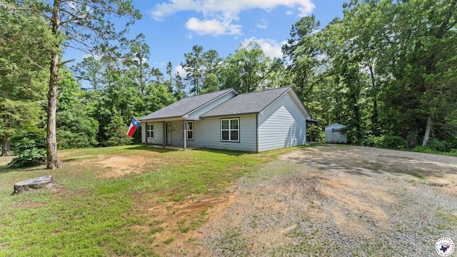 242 County Road 4228, Atlanta, TX 75551 - ranch-style home featuring driveway and a front yard