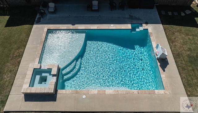 view of swimming pool featuring an in ground hot tub and a lawn