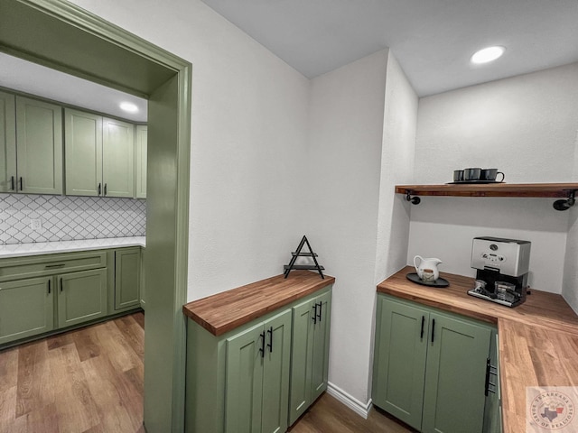 bar featuring green cabinetry and decorative backsplash