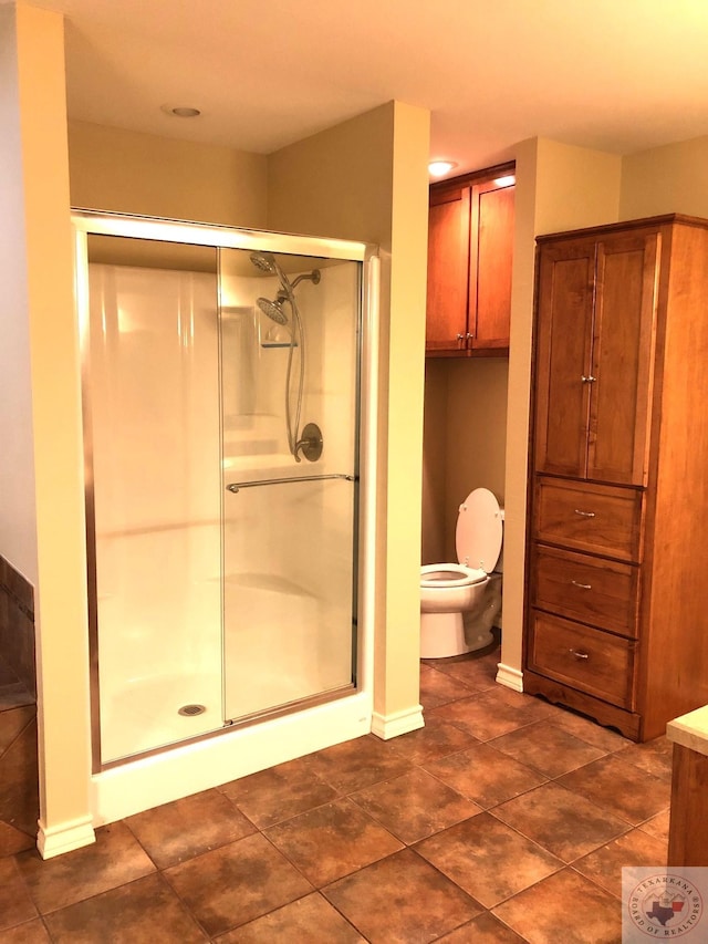 bathroom with an enclosed shower and toilet