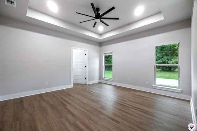 8409 Mandarin Cv, Texarkana, TX 75503 - unfurnished room with a tray ceiling, a ceiling fan, dark wood-type flooring, baseboards, and recessed lighting