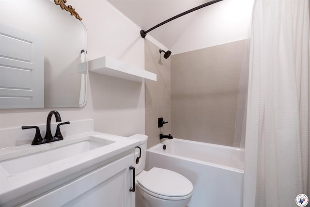8409 Mandarin Cv, Texarkana, TX 75503 - bathroom featuring shower / tub combo, toilet, vanity, and lofted ceiling