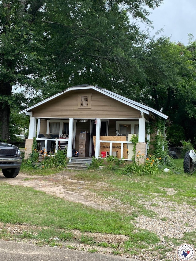 3101 Locust St, Texarkana, AR 71854 - bungalow-style house featuring covered porch