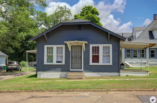 2101 Hazel St, Texarkana, TX 75501 - bungalow with entry steps and a front lawn
