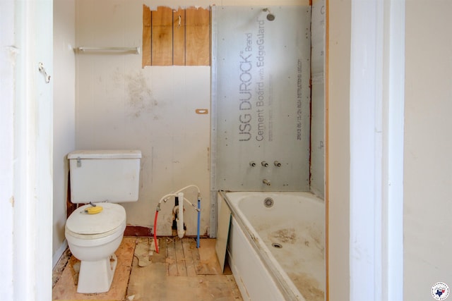 2101 Hazel St, Texarkana, TX 75501 - bathroom with a bath and wood finished floors