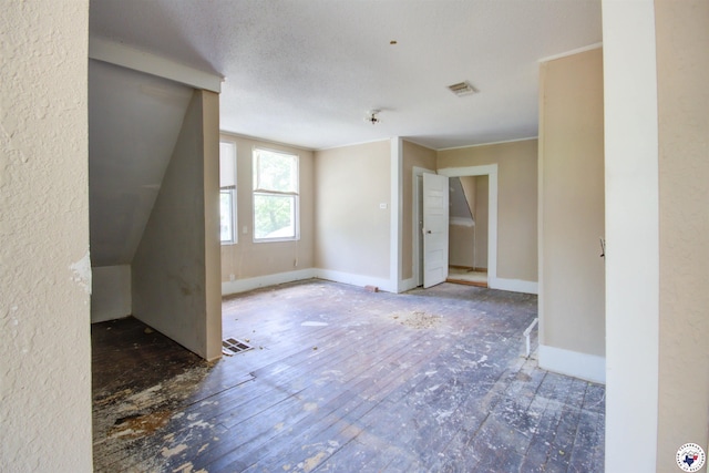 2101 Hazel St, Texarkana, TX 75501 - spare room with baseboards