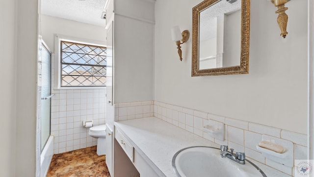 911 S Crestview Dr, Atlanta, TX 75551 - full bath with a textured ceiling, toilet, tile walls, and vanity