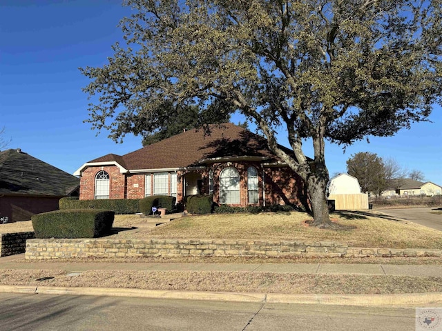 ranch-style home with a front yard