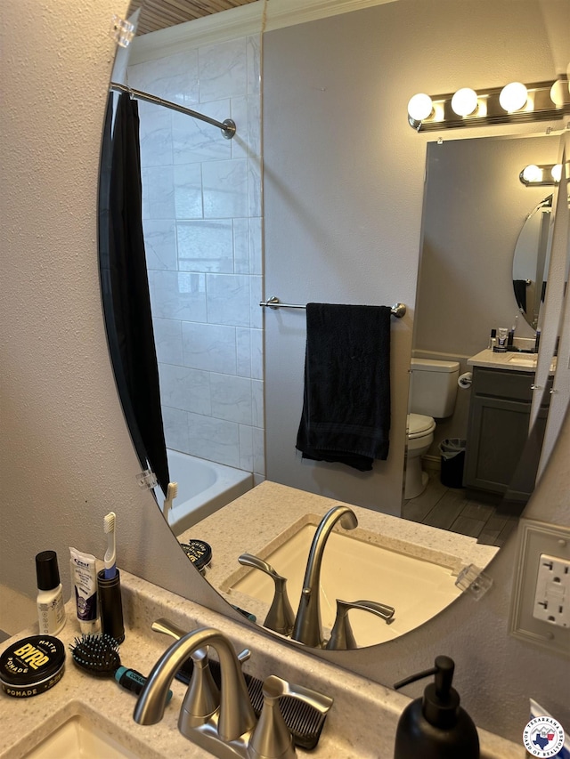 1002 Champion St, Texarkana, TX 75503 - full bath featuring toilet, vanity, and shower / bath combo with shower curtain