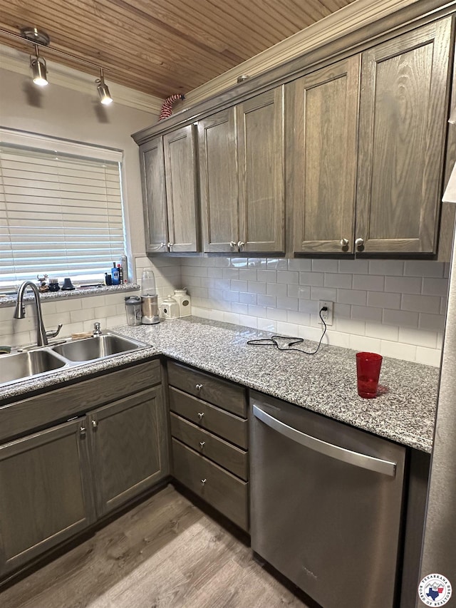 1002 Champion St, Texarkana, TX 75503 - kitchen featuring dishwasher, a sink, crown molding, light wood-style flooring, and backsplash