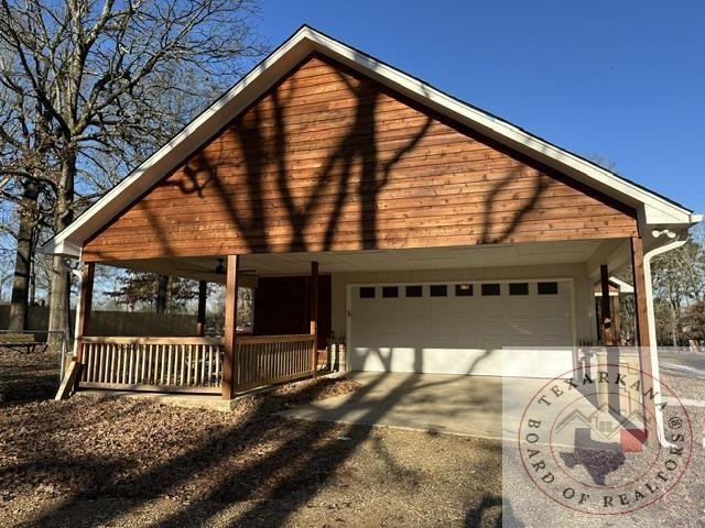 33 Timberlane St, Texarkana, TX 75501 - chalet / cabin with covered porch, a garage, and driveway