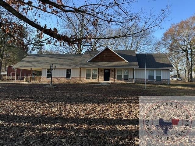 33 Timberlane St, Texarkana, TX 75501 - view of front facade featuring board and batten siding