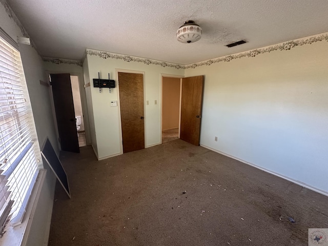 unfurnished bedroom featuring a textured ceiling