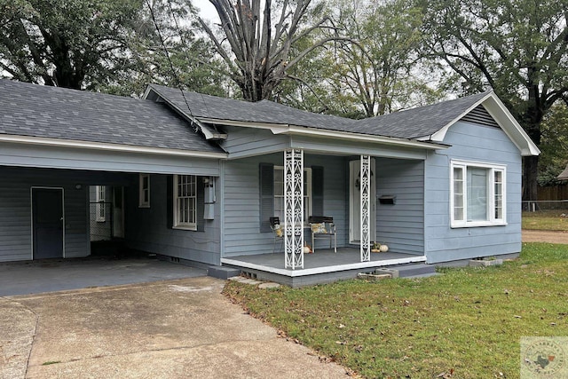 view of front of home featuring covered porch, a front yard, and a carport