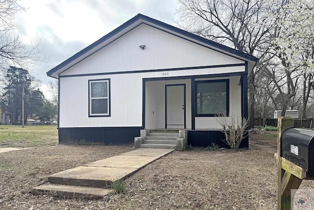 view of front of property featuring entry steps