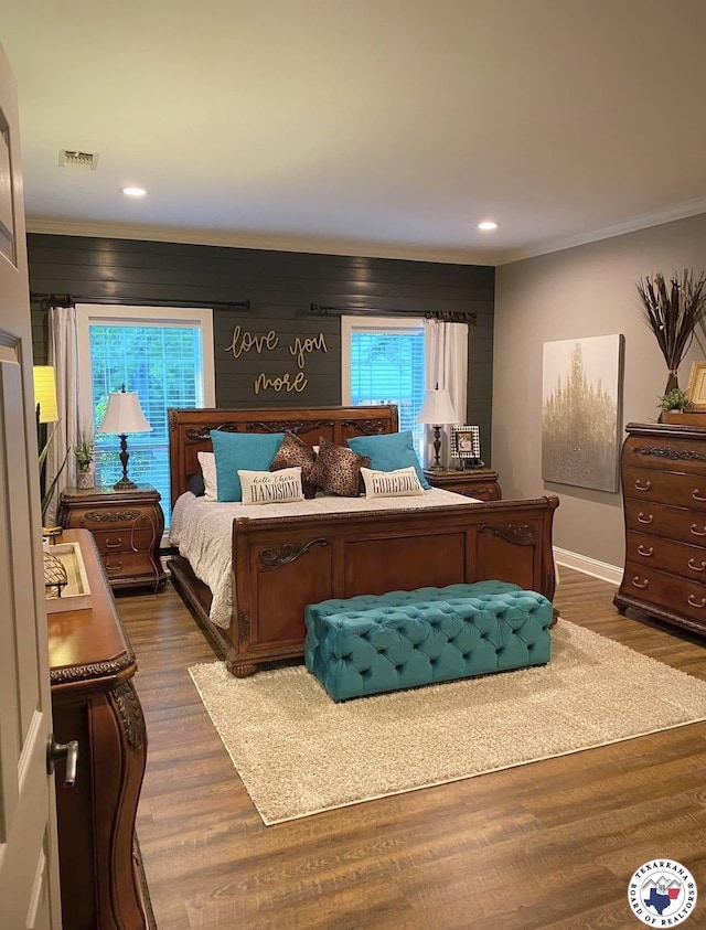 19 Hidden Valley Rd, Texarkana, TX 75501 - bedroom featuring crown molding, dark wood-type flooring, recessed lighting, and baseboards