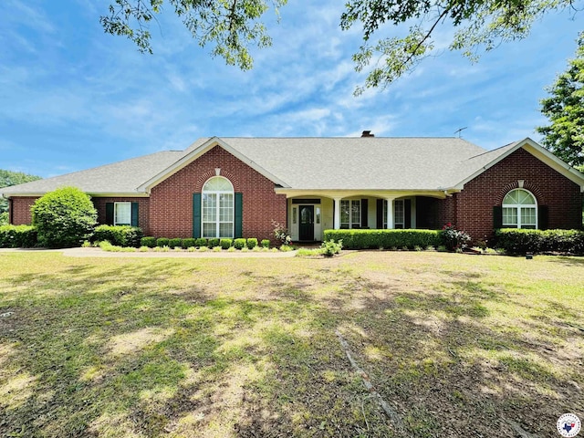80 Tommy Hines Ln, Texarkana, TX 75501 - ranch-style home featuring a chimney, brick siding, and a front lawn