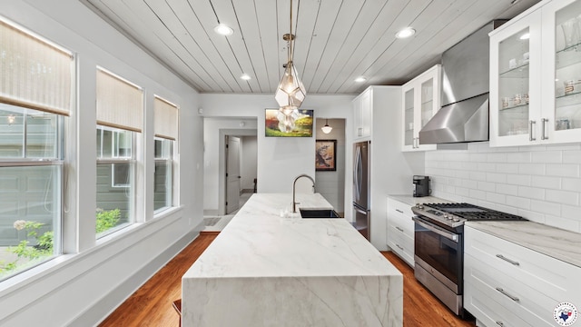kitchen featuring appliances with stainless steel finishes, a sink, a center island with sink, and recessed lighting