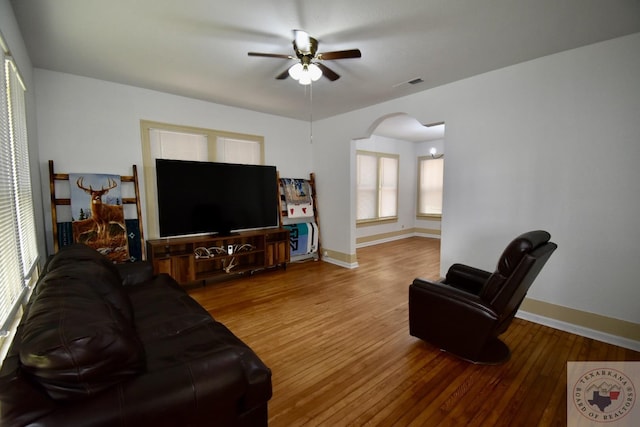 living room featuring hardwood / wood-style flooring and ceiling fan