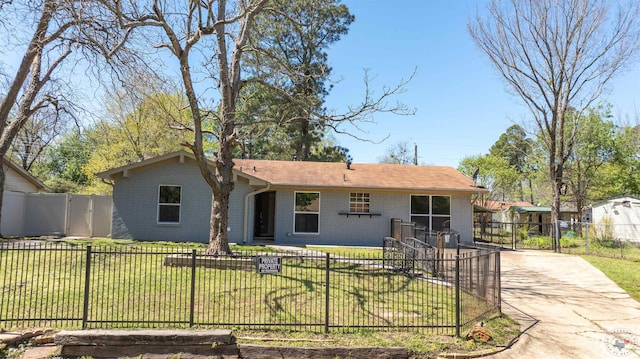 single story home with a front lawn