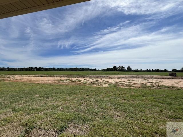 view of yard with a rural view