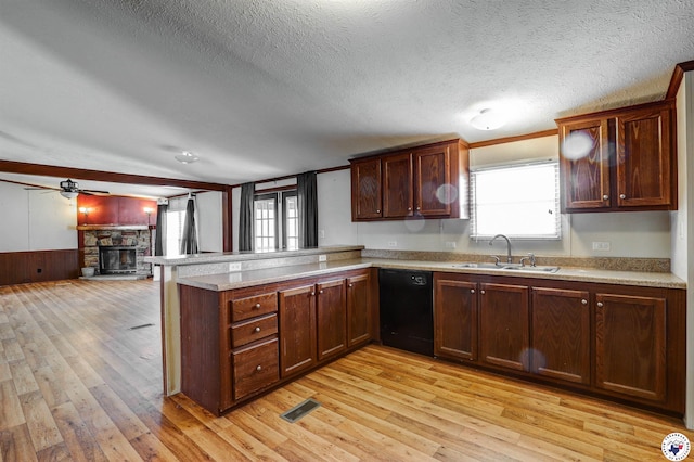 9960 W New Boston Rd, Hooks, TX 75561 - kitchen with light countertops, visible vents, a peninsula, dishwasher, and a sink