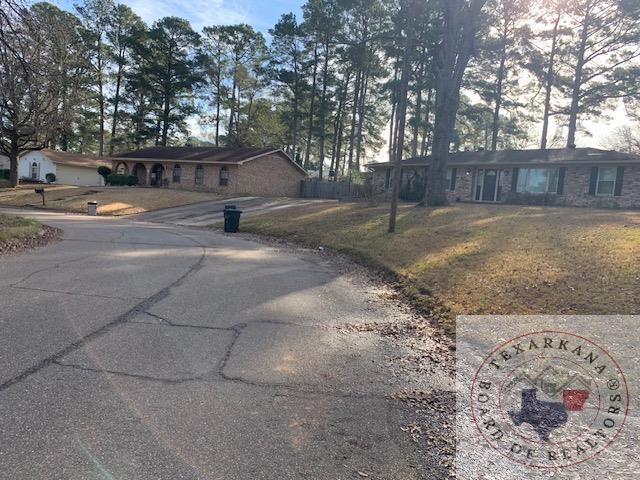 view of front of house with a front lawn