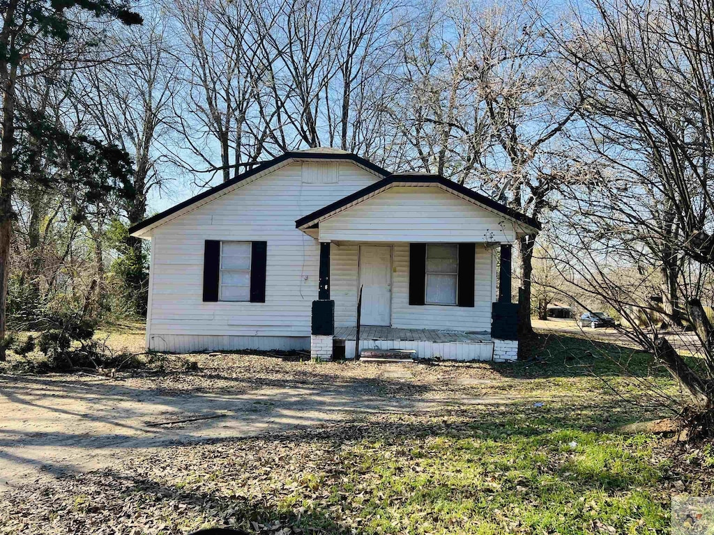 view of front of house featuring covered porch