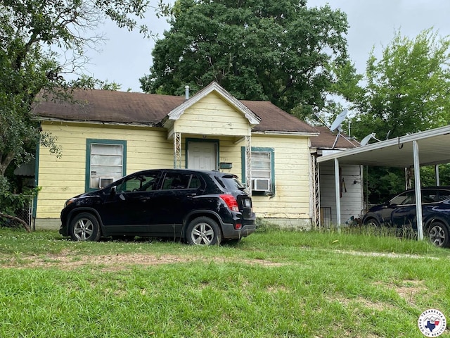 2505 County Ave, Texarkana, AR 71854 - bungalow-style house featuring cooling unit and a front lawn