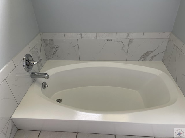 501 Park St, Atlanta, TX 75551 - full bath with a garden tub