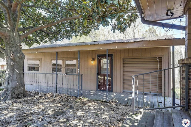 property entrance featuring covered porch