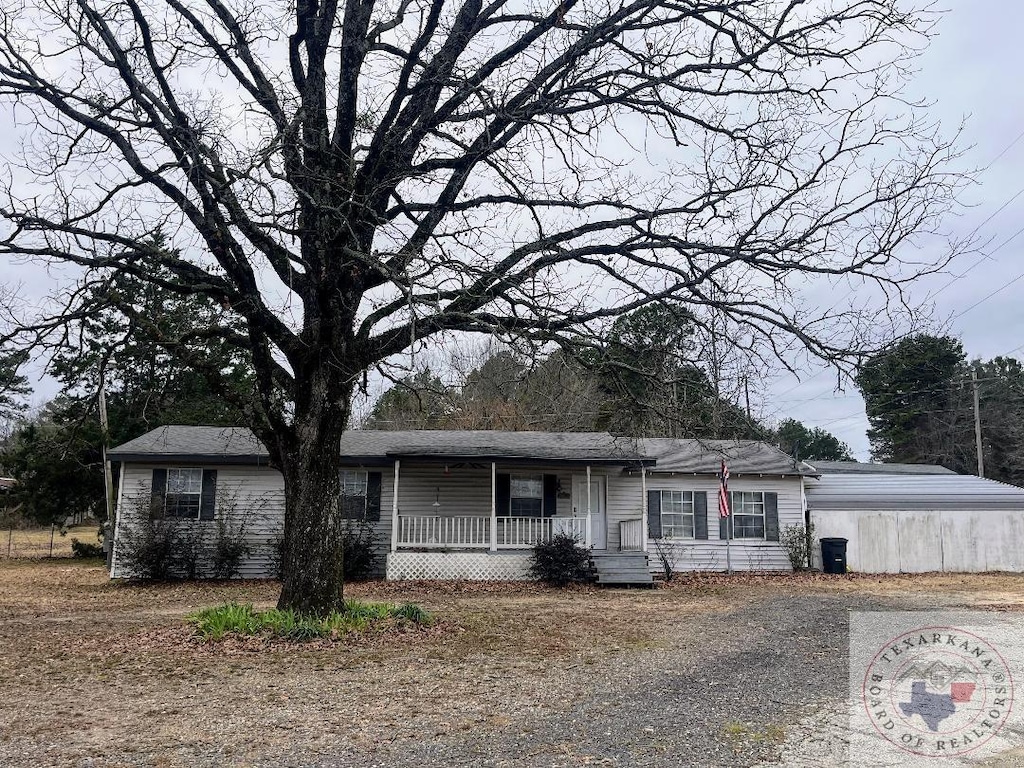 view of front of property featuring a porch