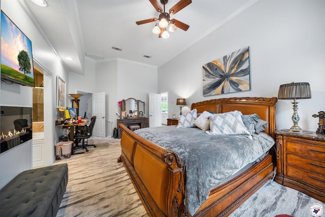 215 Hunters Cv, Texarkana, TX 75503 - bedroom featuring ornamental molding, light wood-type flooring, ensuite bathroom, recessed lighting, and ceiling fan