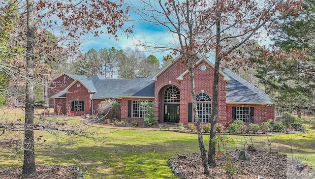 view of front of house with a front lawn