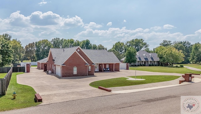 view of front of home featuring a front lawn