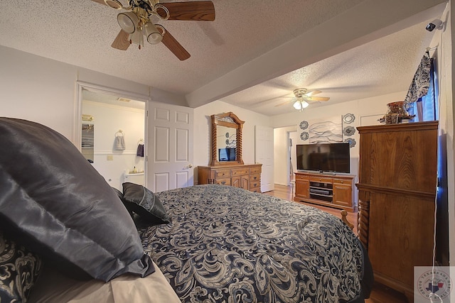 bedroom featuring ceiling fan and a textured ceiling